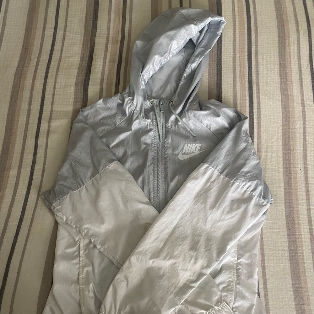 Nike Women’s Gray/White Wind Breaker - Size Small